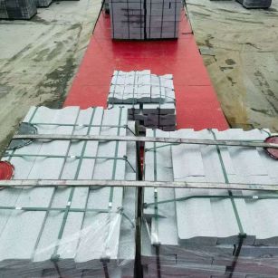 防城港 芝麻白仿形加直形路沿石出货日常