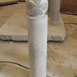 防城港 芝麻白花岗岩石材挡车石柱、停车柱、圆柱挡车柱、方柱挡车柱等