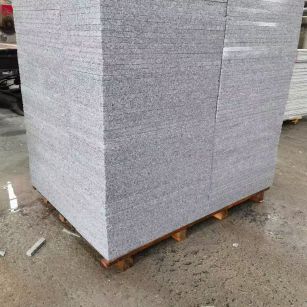 防城港 芝麻白火烧面1.8厚300*600地铺石，尺寸标准，厚薄均匀