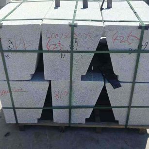 防城港 芝麻白异形坐凳，石凳