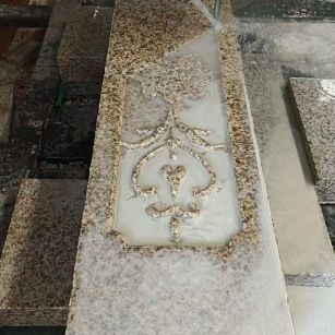 防城港 黄金麻花岗岩异形加工雕刻栏杆大柱