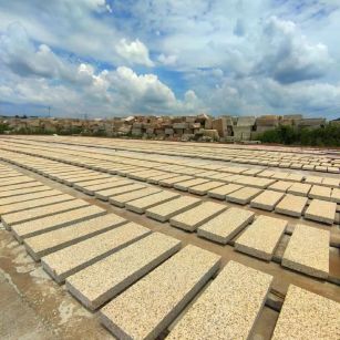 防城港 黄金麻花岗岩荔枝面地铺石防护中