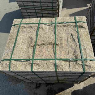 防城港 黄金麻花岗岩石材自然面蘑菇石成品