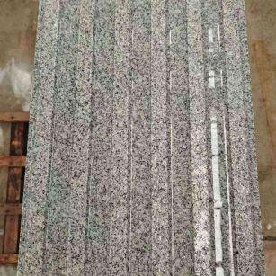 防城港 芝麻白花岗岩荔枝面雕刻盲道，盲条