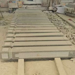 防城港 芝麻白异形加工雕刻-栏杆大柱，方柱