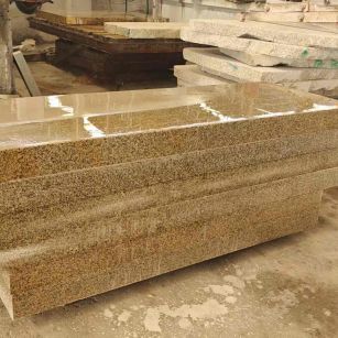 防城港 黄金麻栏杆料半成品加工中