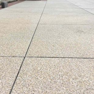 防城港 黄金麻花岗岩石板材荔枝面地面铺装效果