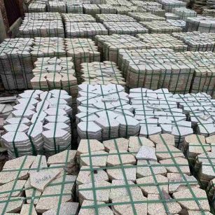 防城港 黄金麻白麻花岗岩荔枝面地铺石(冰裂纹)