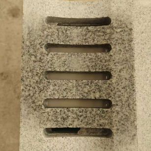 防城港 芝麻白拉丝面花岗岩U型开槽排水槽