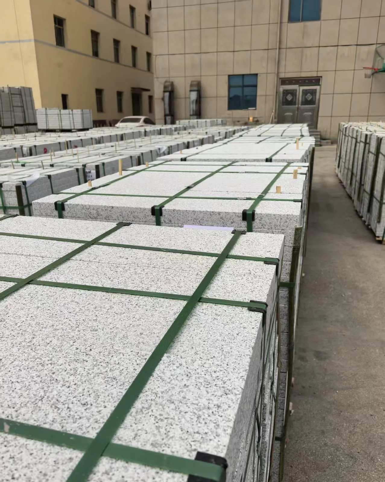 防城港 白麻花岗岩5.0公分荔枝面地铺石