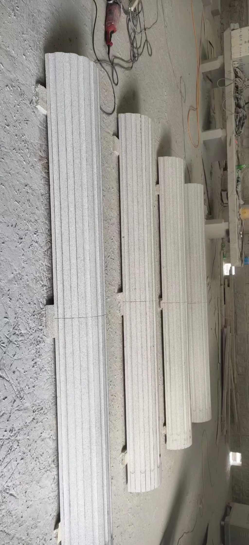 防城港 花岗岩厂家带你看白麻花岗岩门楼大柱柱皮