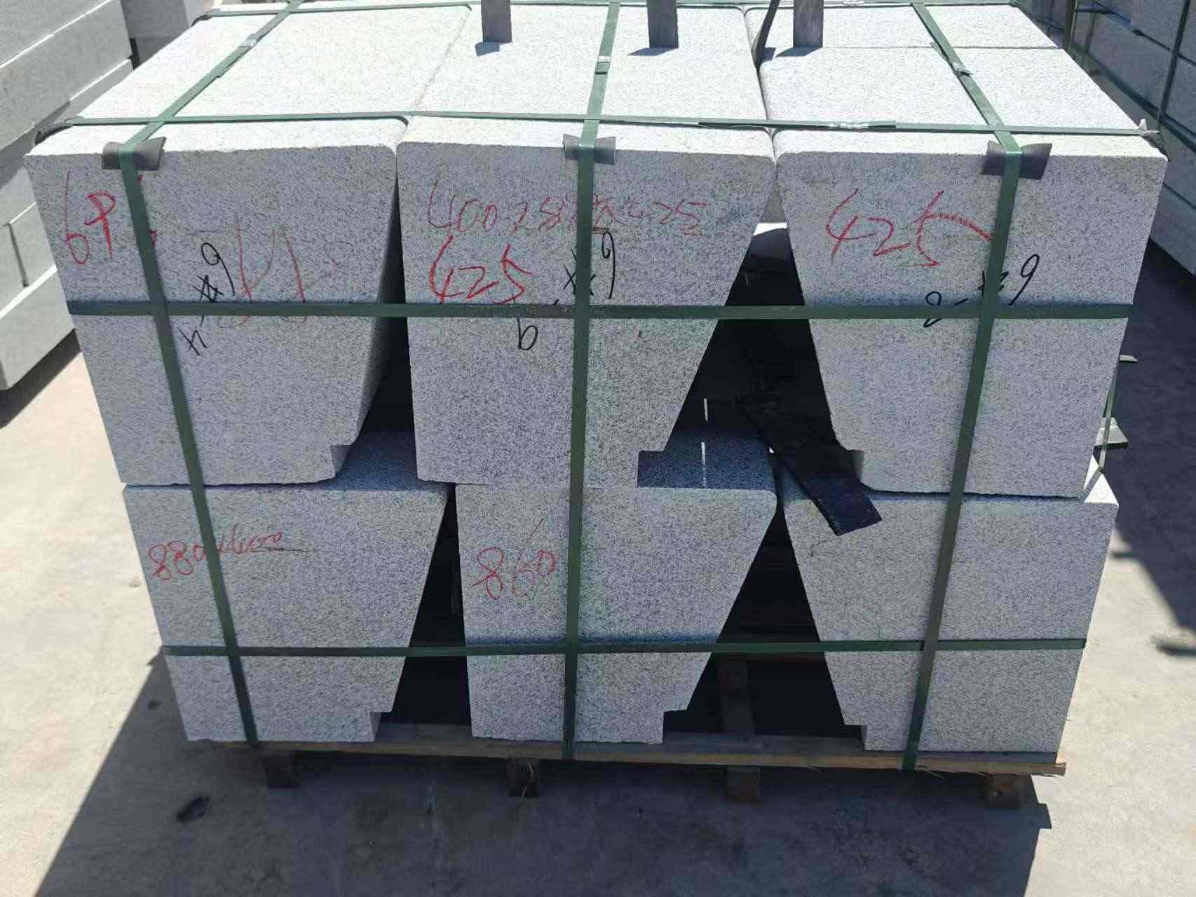 防城港 芝麻白异形坐凳，石凳