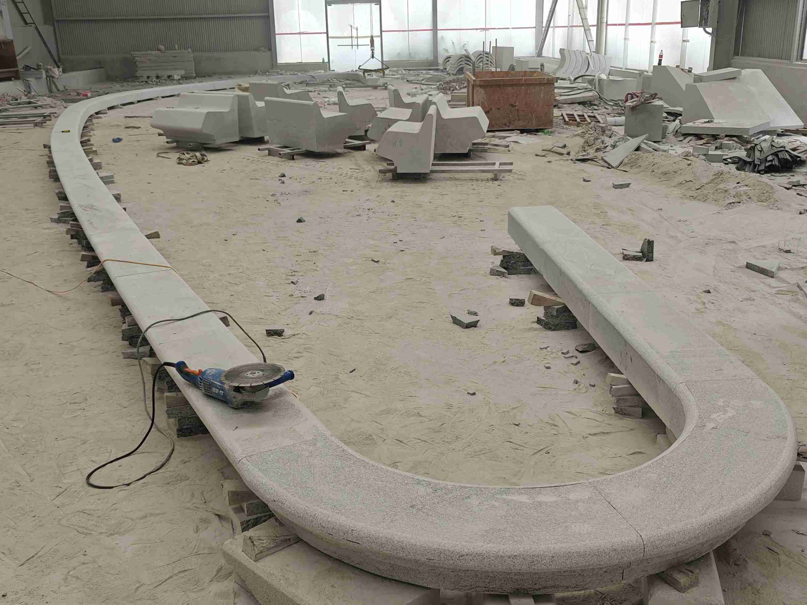 防城港 芝麻白花岗岩弧形花坛石，坐凳石