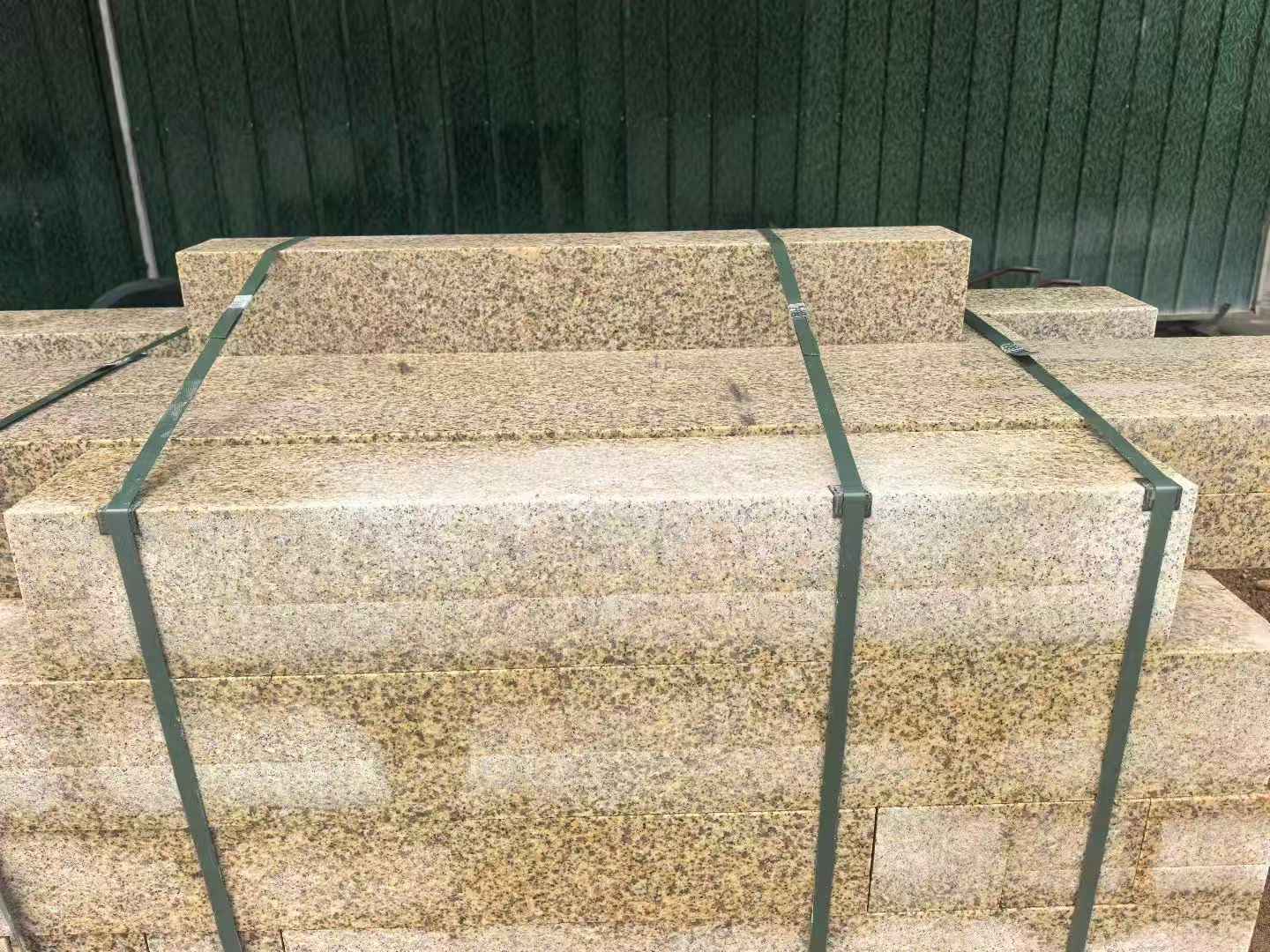 防城港 黄金麻花岗岩石材机切面栏杆料半成品