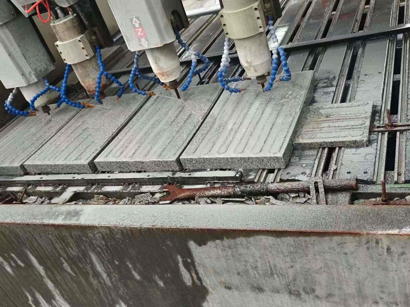 防城港 芝麻白花岗岩荔枝面盲道雕刻