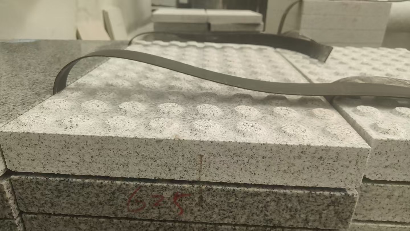 防城港 芝麻白花岗岩6.0公分荔枝面五轴加工雕刻盲点