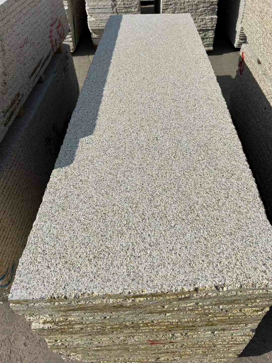 防城港 黄金麻花岗岩荔枝面毛板，半成品