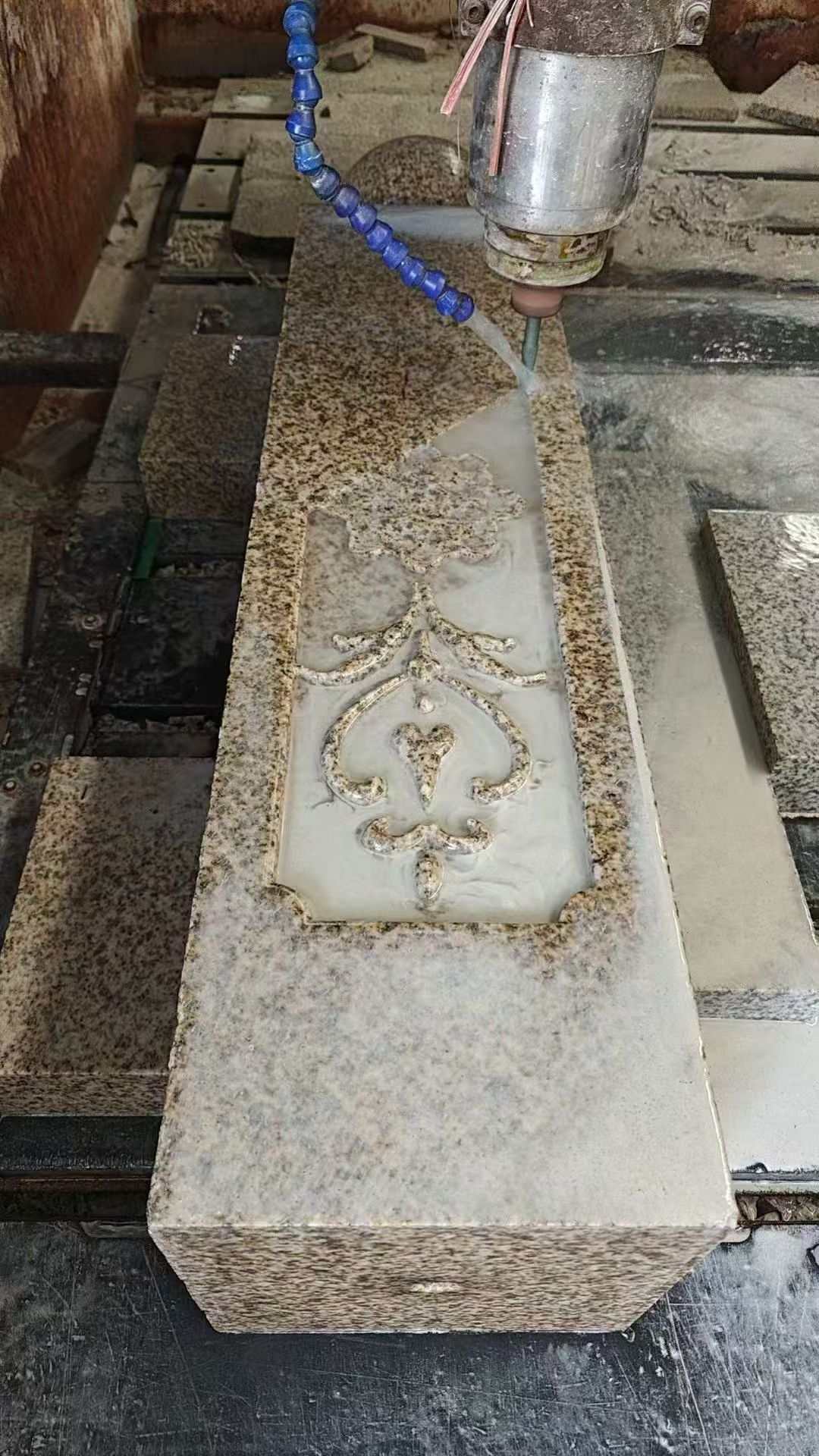 防城港 黄金麻花岗岩异形加工雕刻栏杆大柱