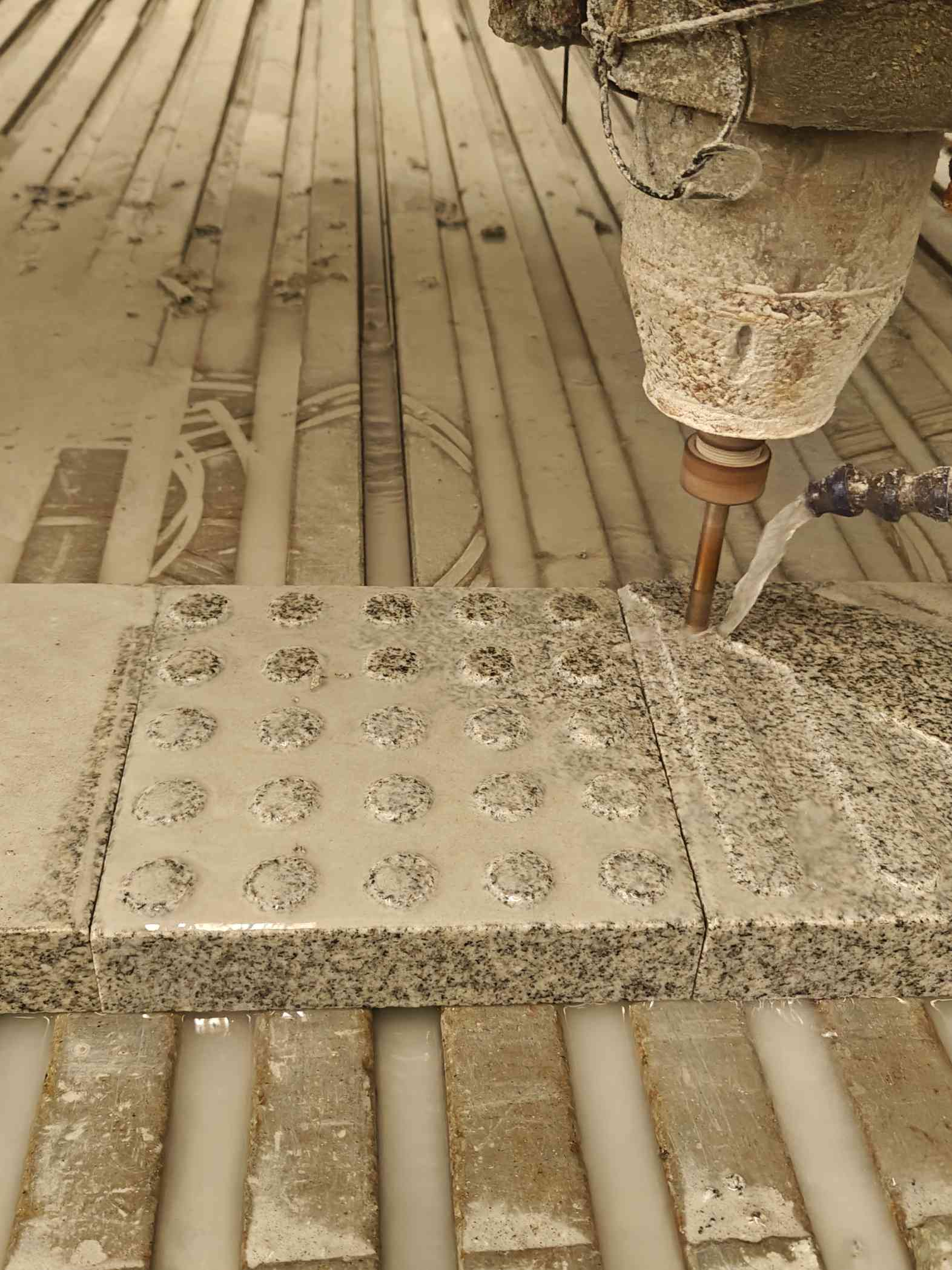 防城港 芝麻白花岗岩石材盲人石、盲道石、盲点石