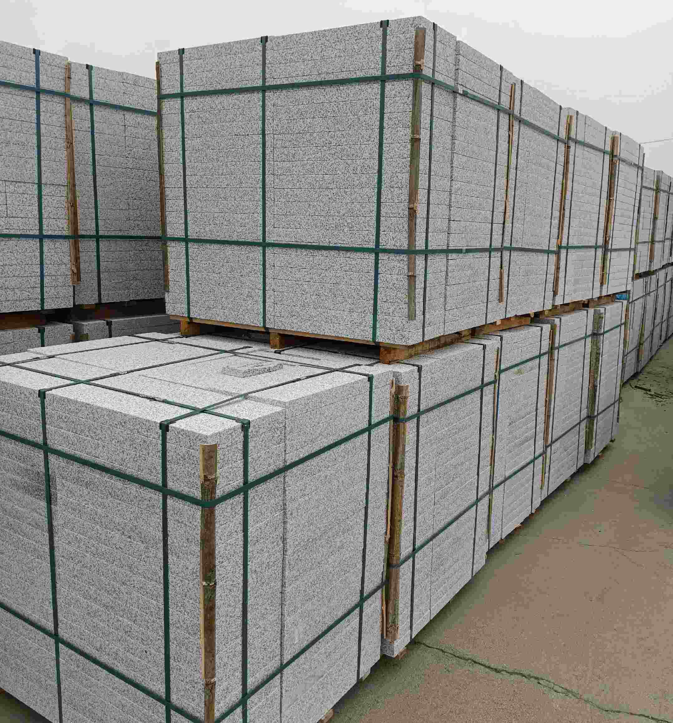 防城港 白麻花岗岩石材荔枝面地铺石（300*600*50）