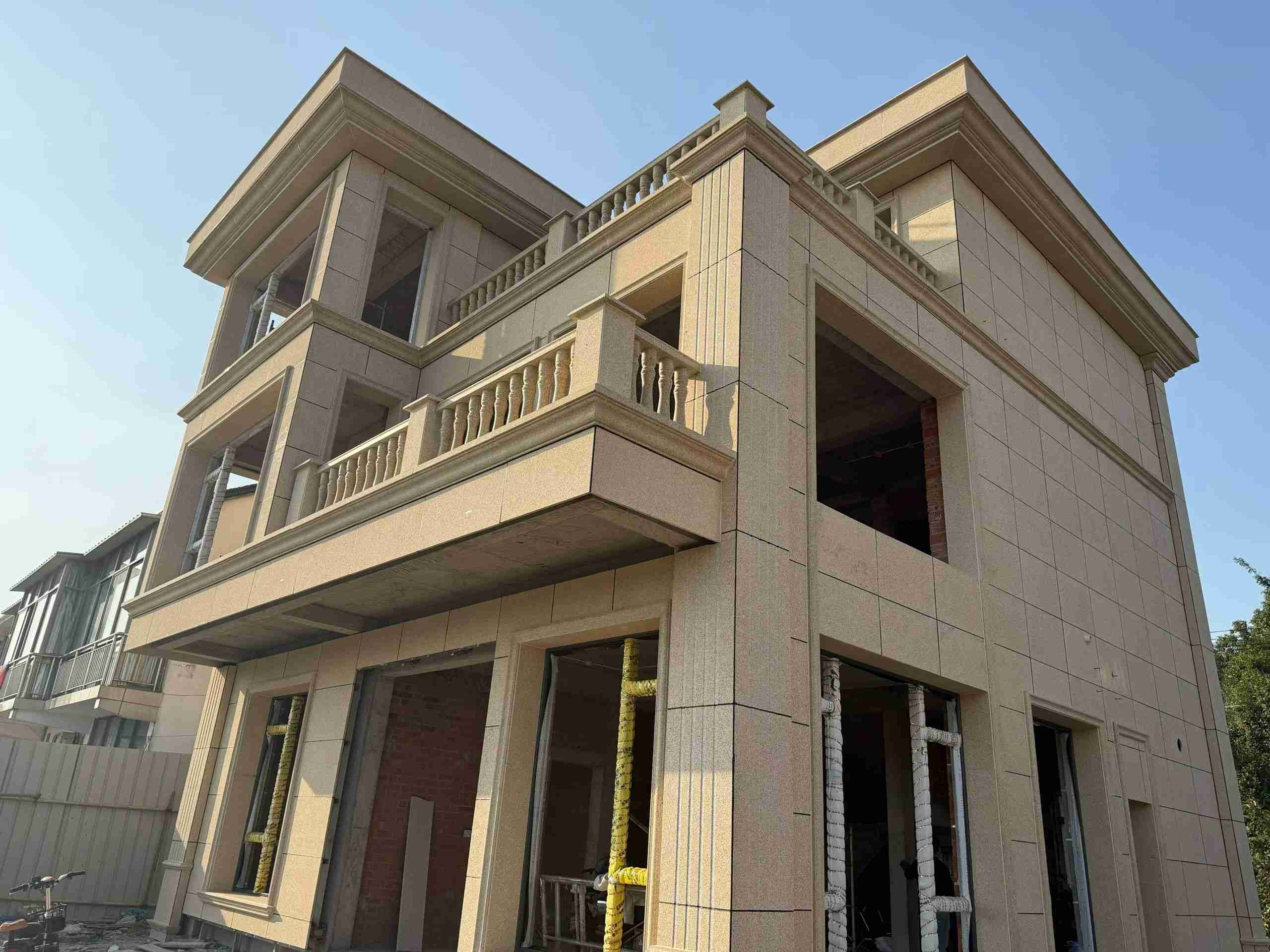 防城港 黄金麻花岗岩石材荔枝面外墙干挂效果展示