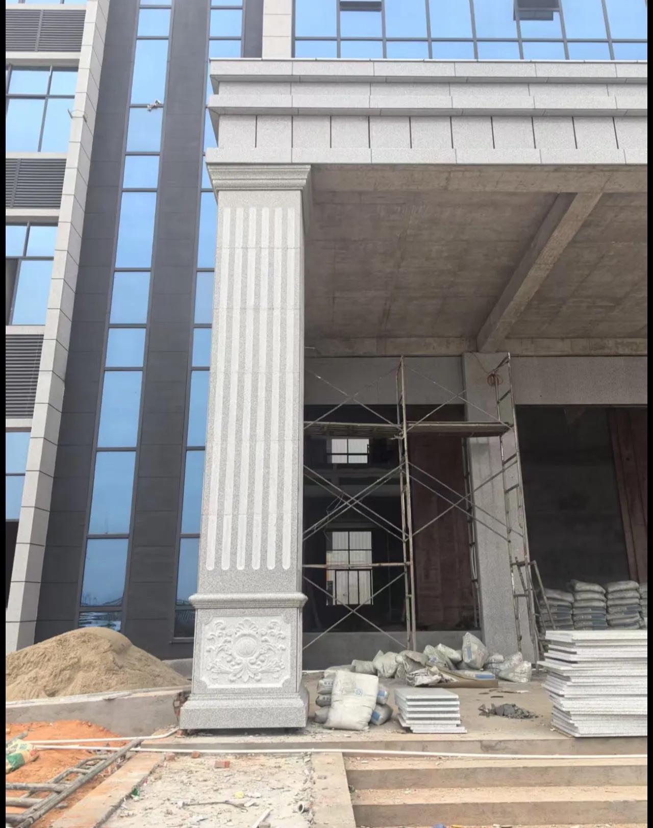 防城港 芝麻白光面花岗岩门楼大柱（罗马柱）配雕花底座