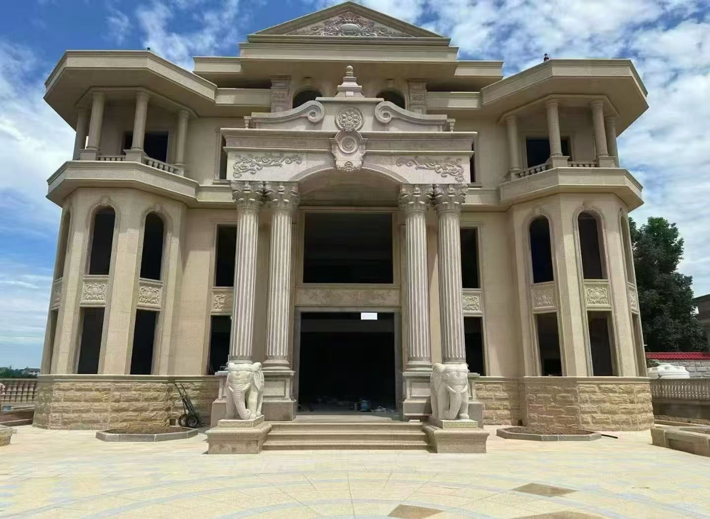 防城港 黄金麻别墅外墙干挂，大柱，大象，蘑菇石，雕花板