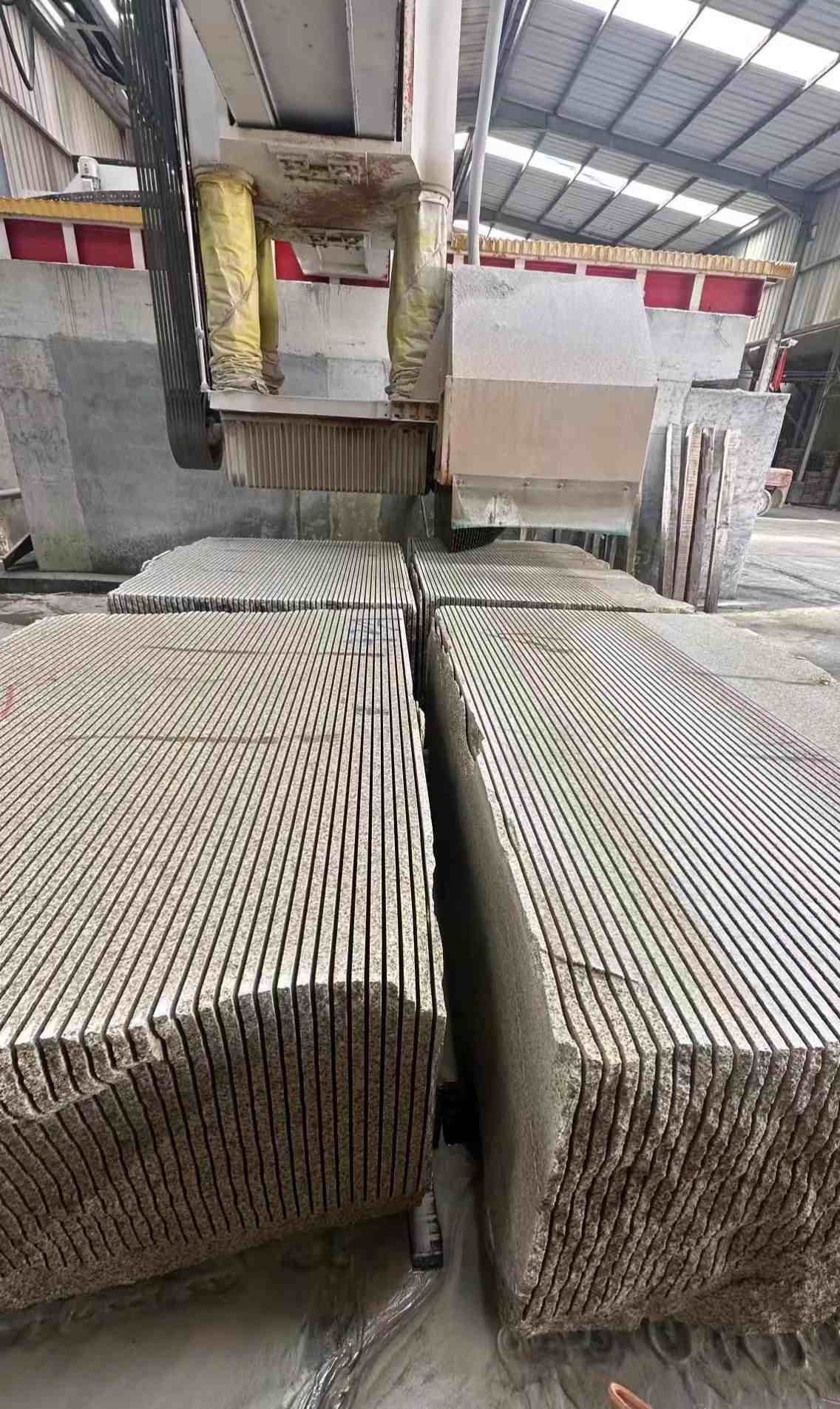 防城港 车间生产日常，黄金麻白麻花岗岩