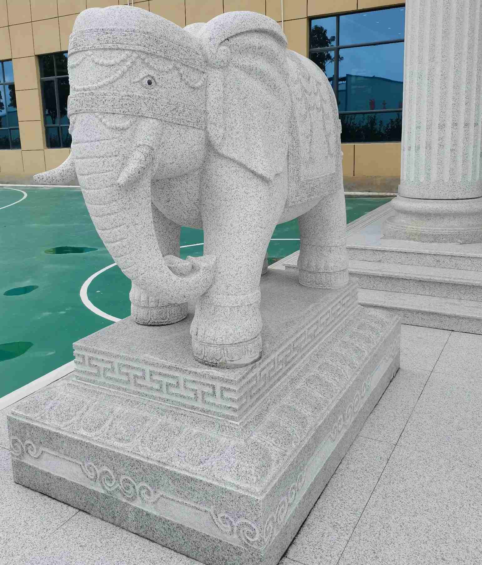 防城港 白麻花岗岩动物异形石雕-大象