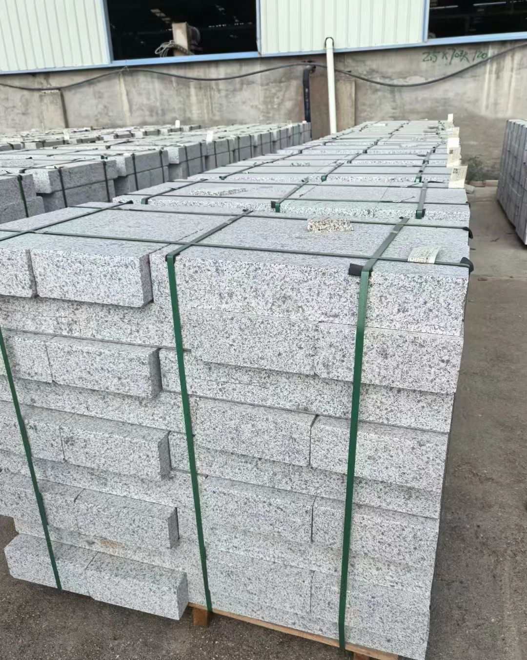 防城港 白麻花岗岩路沿石，弧形路沿石，道牙石，马路牙子，界石，路缘石，平沿石，直岩石，平缘石等