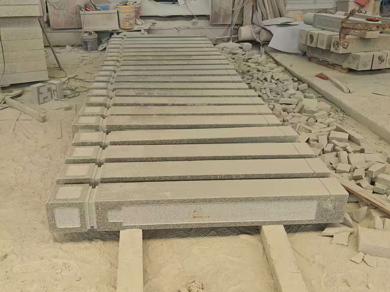 防城港 芝麻白异形加工雕刻-栏杆大柱，方柱