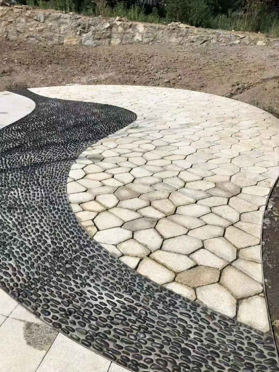 防城港 黄金麻冰裂纹地铺石工地铺装案例