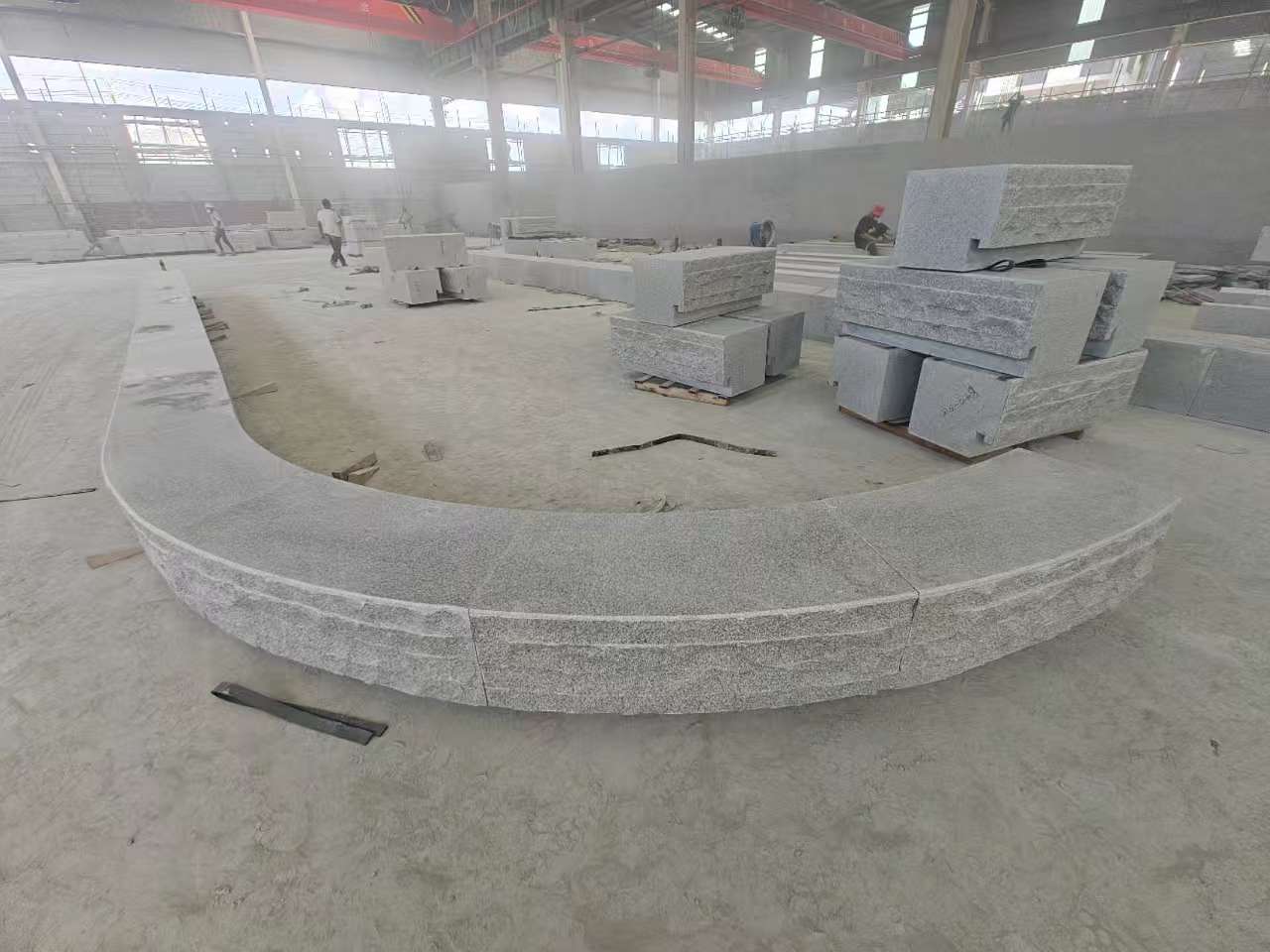 防城港 芝麻白异形坐凳，自然面光面弧形加工