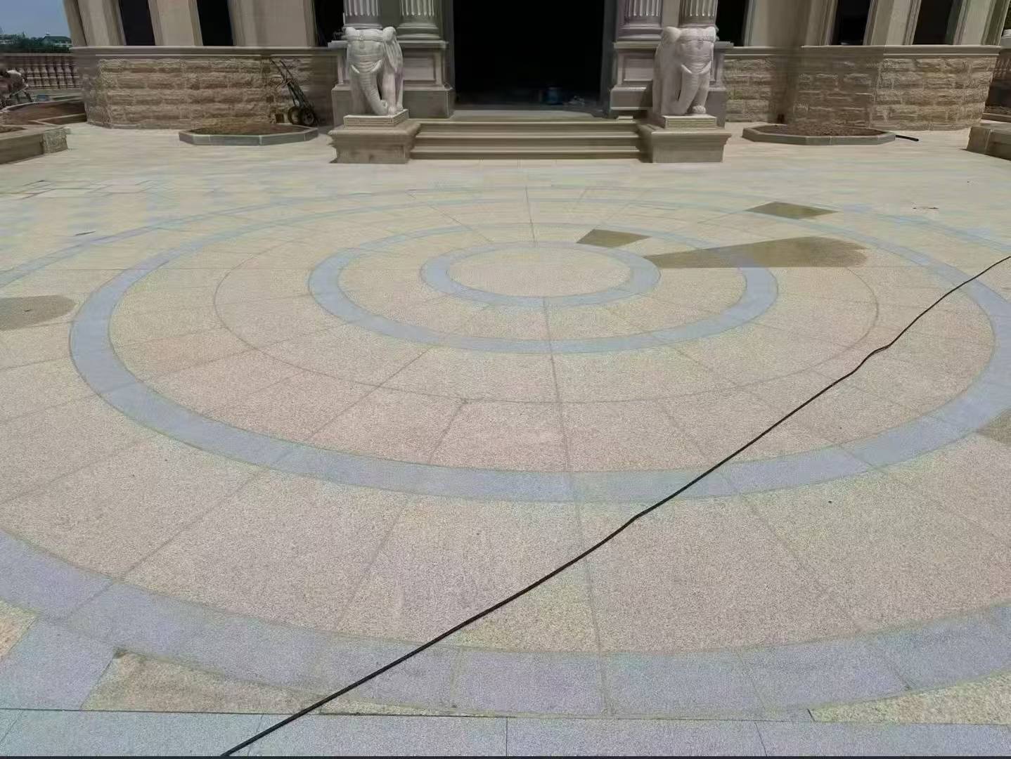 防城港 黄金麻芝麻灰花岗岩石材地铺拼接效果